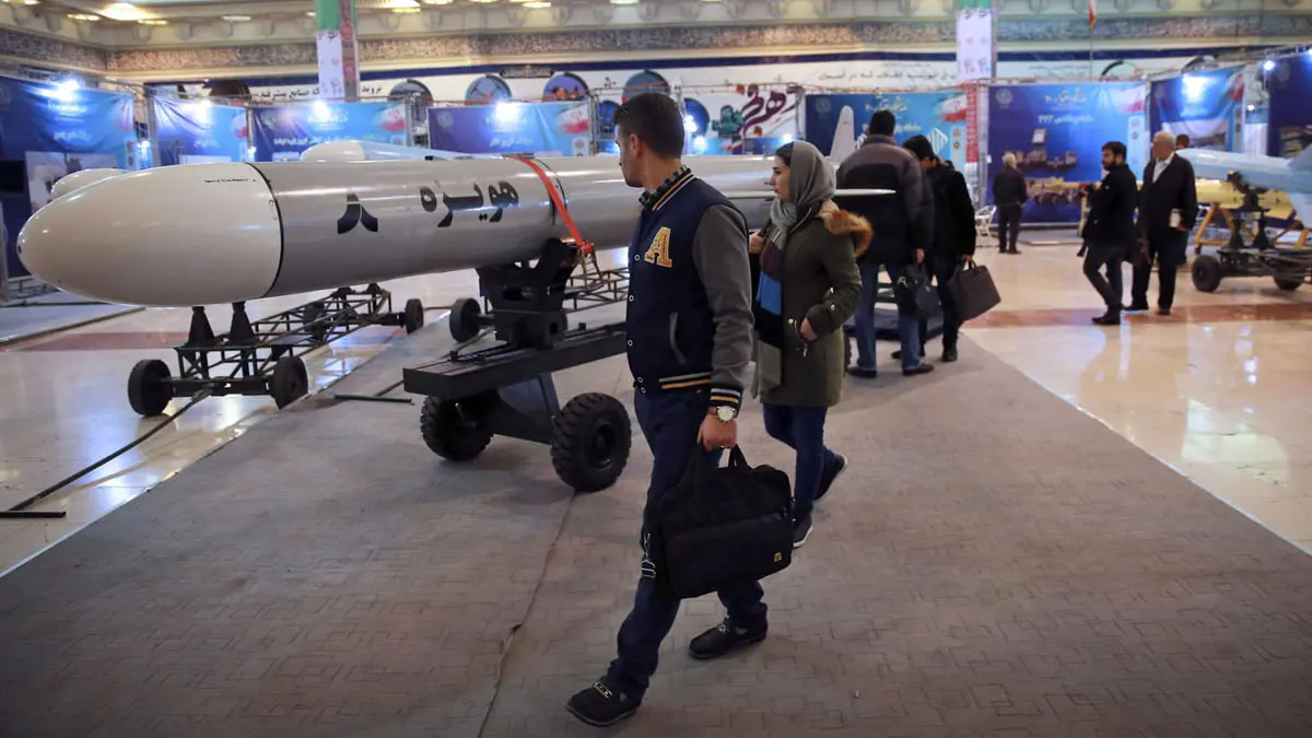 صحيفة عبرية: ضوء أخضر أمريكي لإسرائيل لضرب أسلحة إيران "الدقيقة"