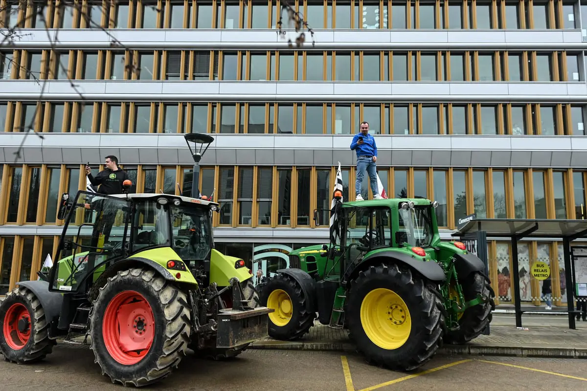 حصار المزارعين في فرنسا قيد الهدنة المؤقتة