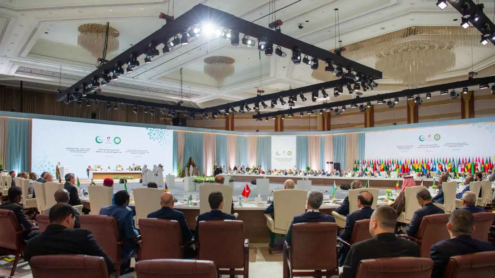 أشغال القمة العربية الإسلامية في الدوحة.. (بث مباشر)