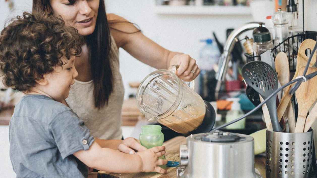 "بودرة البروتين".. احذروا "قنابل الكافيين" في فطور صغاركم