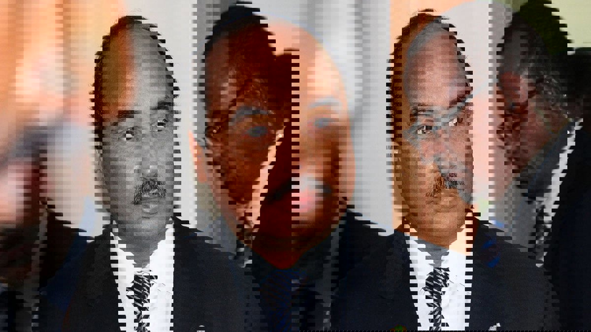 دفاع الرئيس الموريتاني السابق: متابعة ولد عبدالعزيز سياسية وليست قانونية