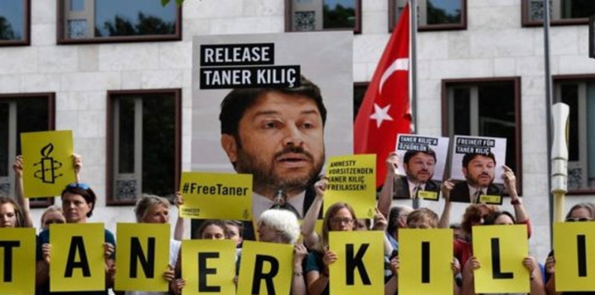 منظمة العفو الدولية تقول إن رئيسها في تركيا ما زال قيد الاعتقال