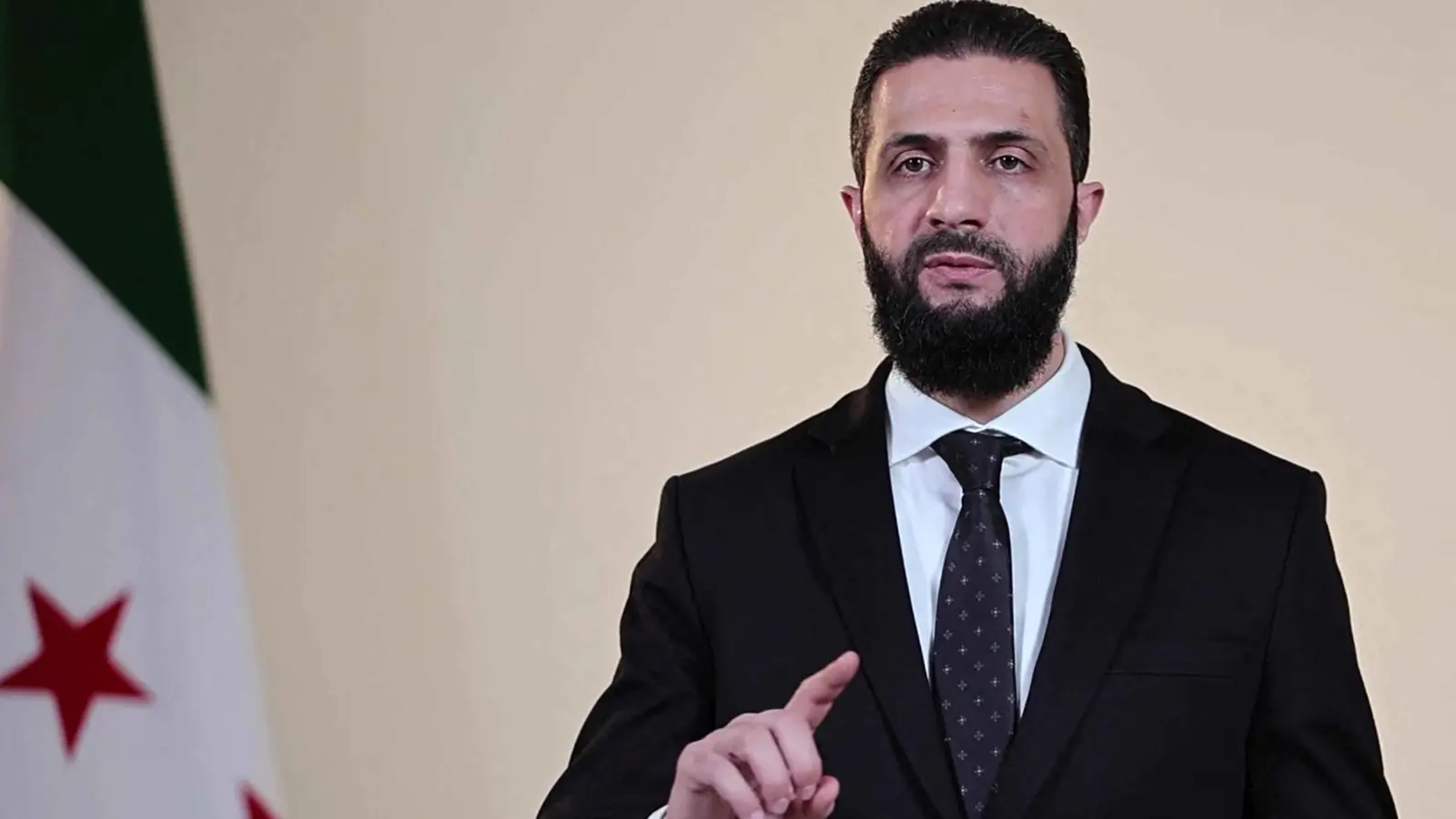 "لا صفة وظيفية".. الرئاسة السورية تعلق بعد ظهور جدلي لشقيق الشرع