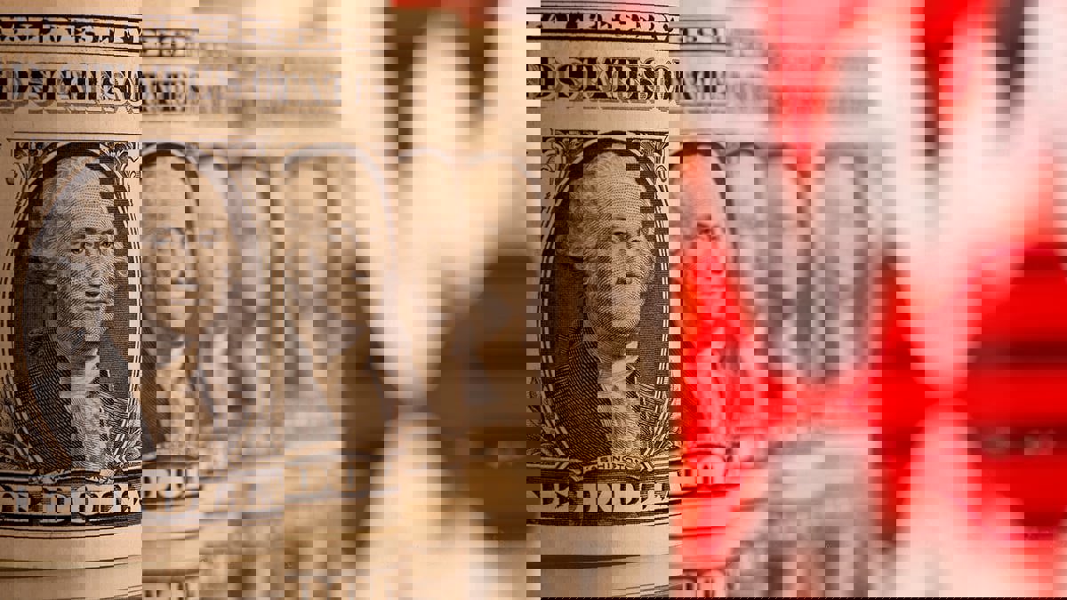 الدولار الأمريكي يصعد قبيل رفع حاد متوقع لسعر الفائدة