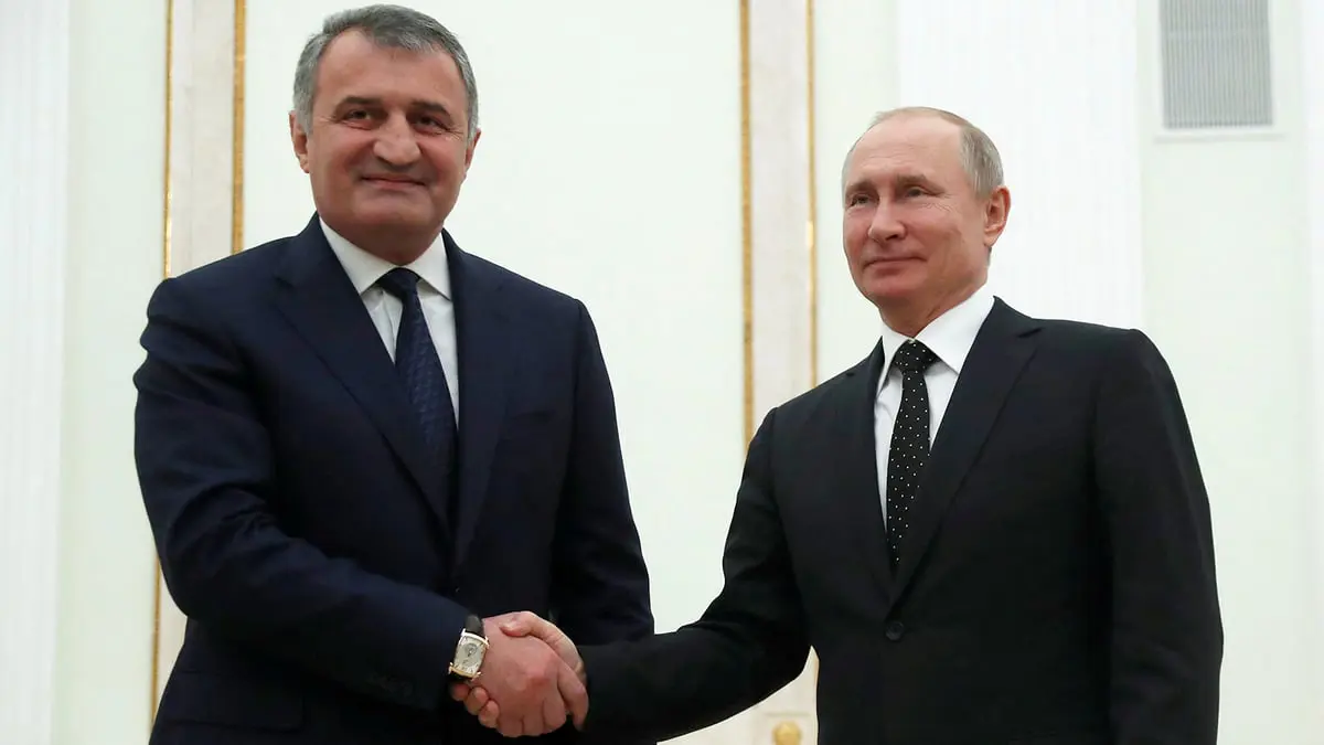 أوسيتيا الجنوبية تعلق استفتاء على الانضمام لروسيا