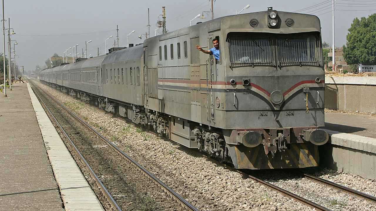 بسبب الكمسري.. سائق مصري يرفض تحريك قطار في المنوفية
