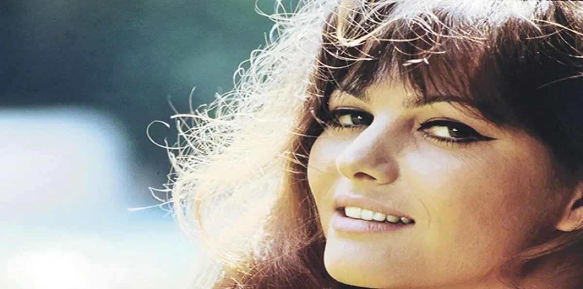 "القاهرة السينمائي" يهدي كلوديا كاردينالي جائزة فاتن حمامة