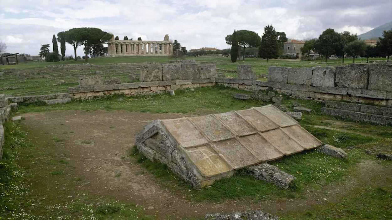حيرت العلماء طويلا.. حل لغز مادة لزجة عمرها 2500 عام