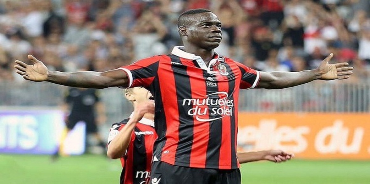 بالوتيلي يثير الجدل في أحد المطارات (فيديو)