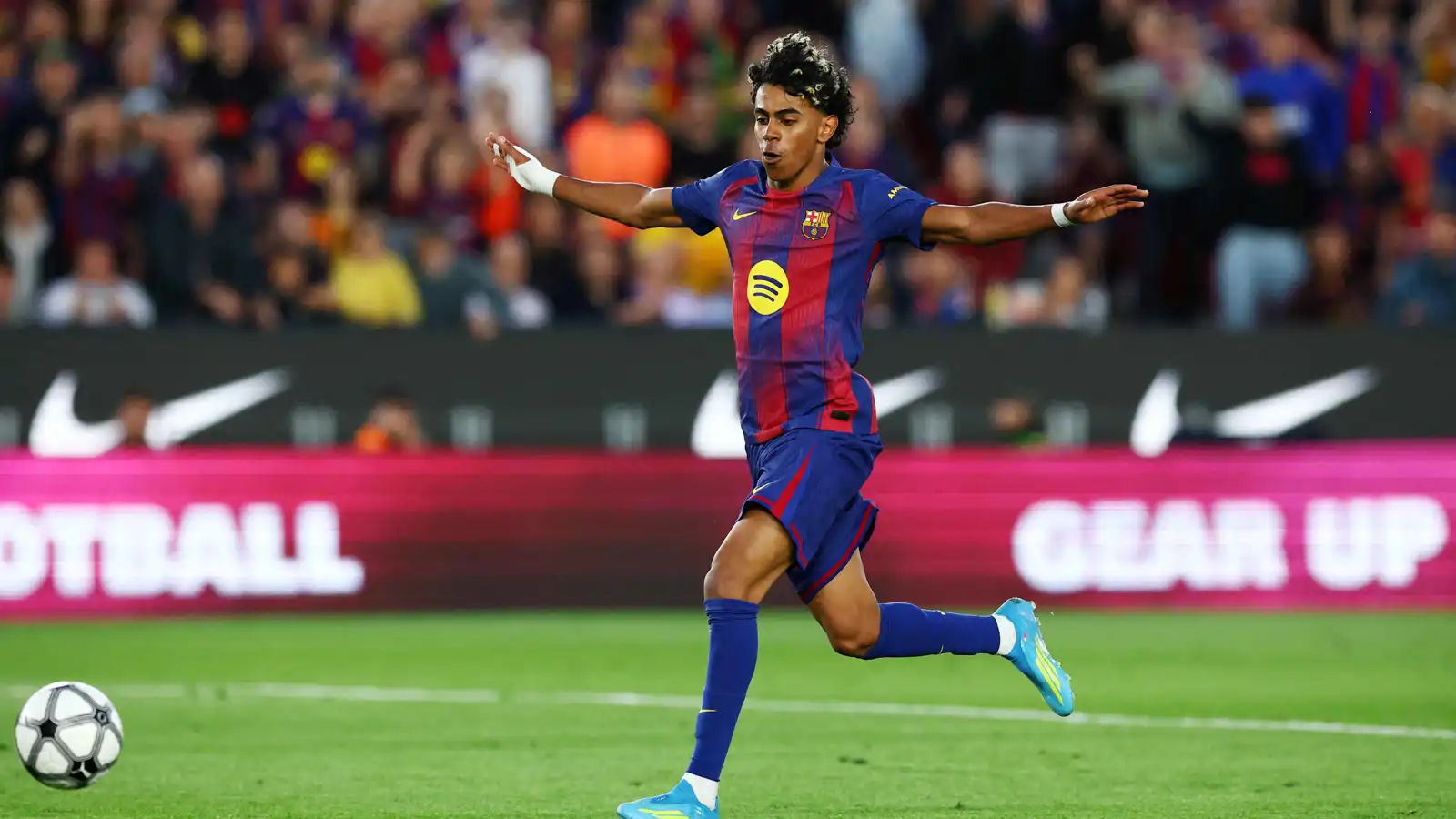 10 من 10.. لامين يامال يدخل قائمة تاريخية مع ميسي وبنزيما