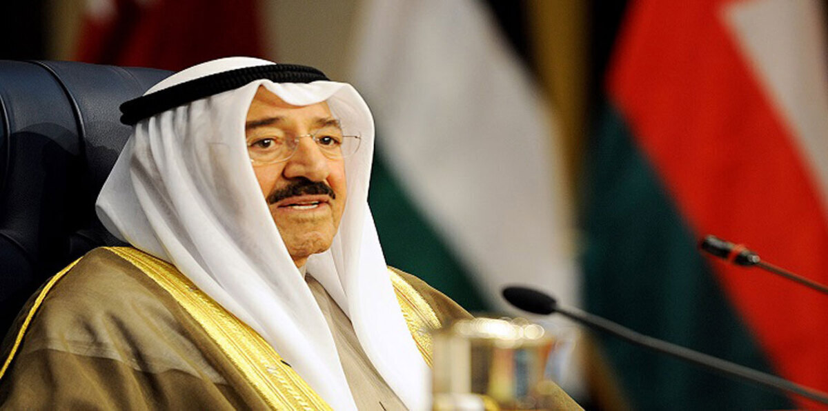 كاتب سعودي بارز يثير جدلًا واسعًا بتغريدة اعتبرت مسيئة لأمير الكويت‎