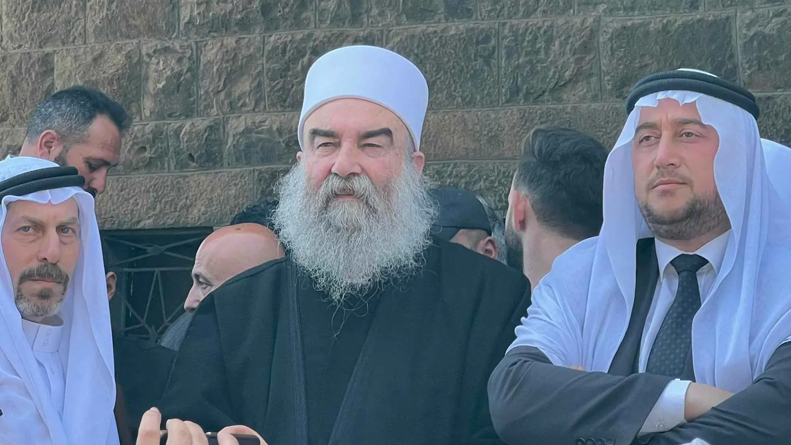 "خطوة نحو مستقبل أفضل".. الهجري يعلق على قرار رفع العقوبات عن سوريا