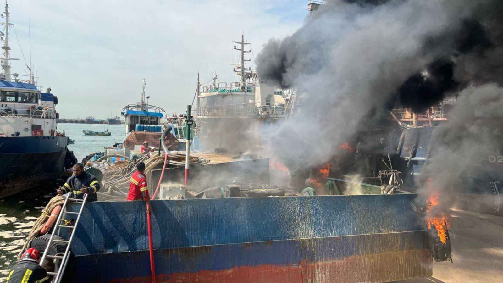 إيران تعلن الحداد على ضحايا انفجار ميناء الشهيد رجائي