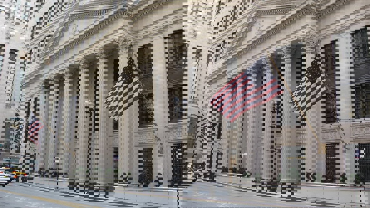 أمريكا تحصن اقتصادها لمواجهة أزمة كورونا بضخ 2.3 تريليون دولار