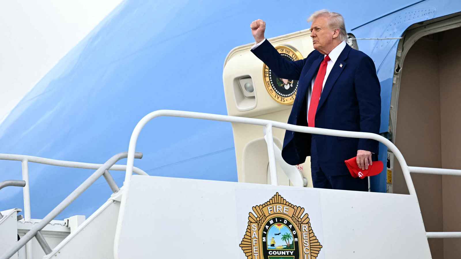 هل أضرّت حرب ترامب التجارية بحلفائه اليمينيين؟