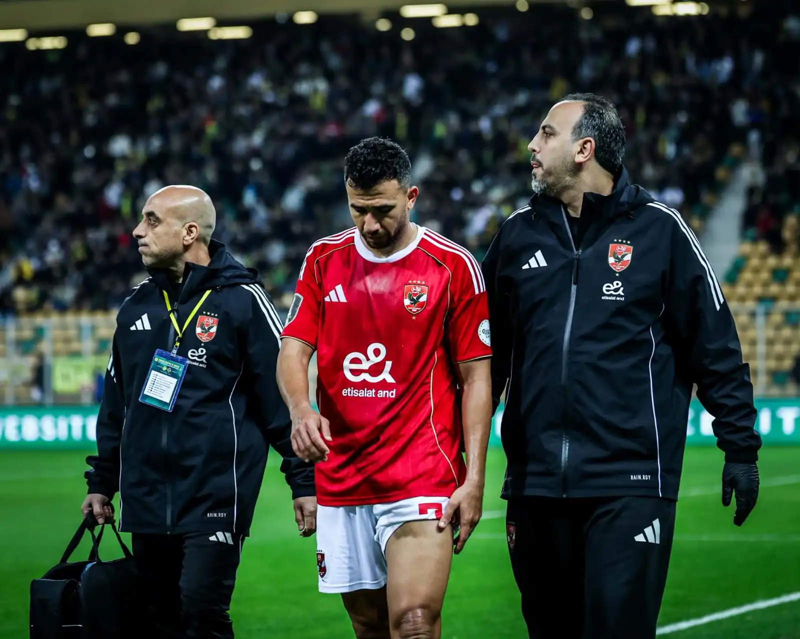 إصابة محمود حسن تريزيغيه لاعب الأهلي المصري أمام شبيبة القبائل