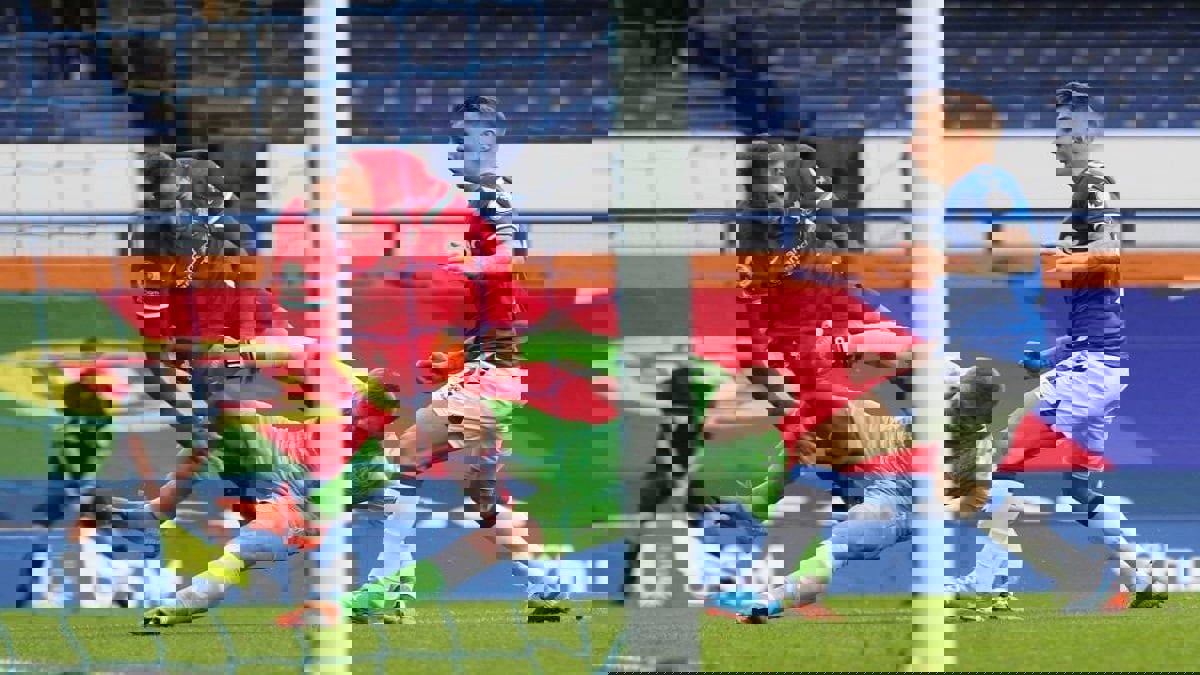 ليفربول يعلن رسميا إصابة فان دايك بالرباط الصليبي وخضوعه لجراحة في الركبة