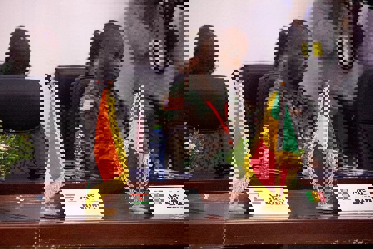 "إيكواس" تُغري أعضاءها المتمرّدين عشية قمّة حاسمة   