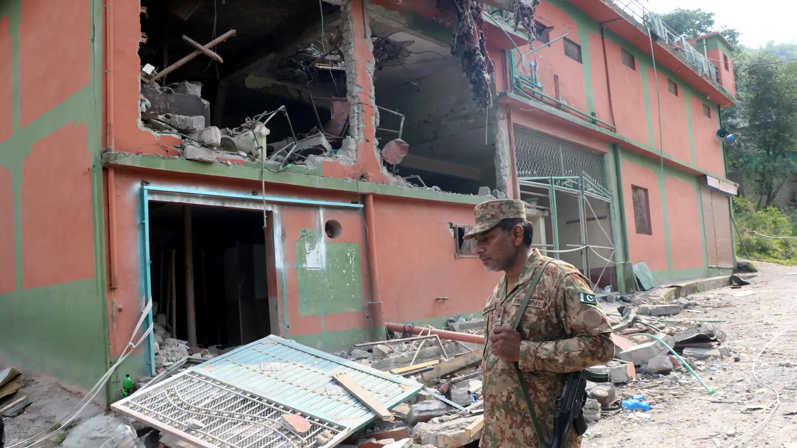 "السيناريو المخيف".. ماذا لو اندلعت حرب نووية بين الهند وباكستان؟