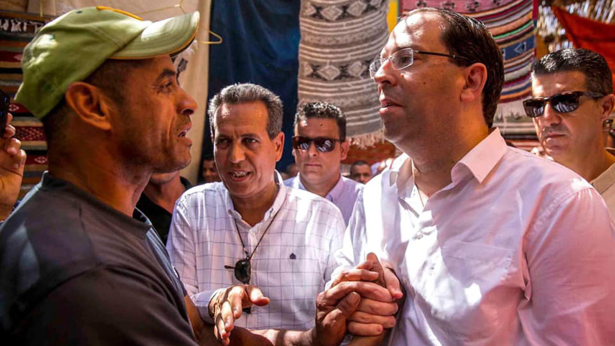 طرد يوسف الشاهد من محافظة القصرين (فيديو)