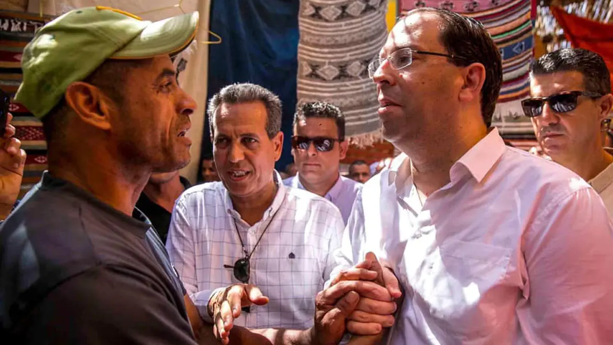 طرد يوسف الشاهد من محافظة القصرين (فيديو)