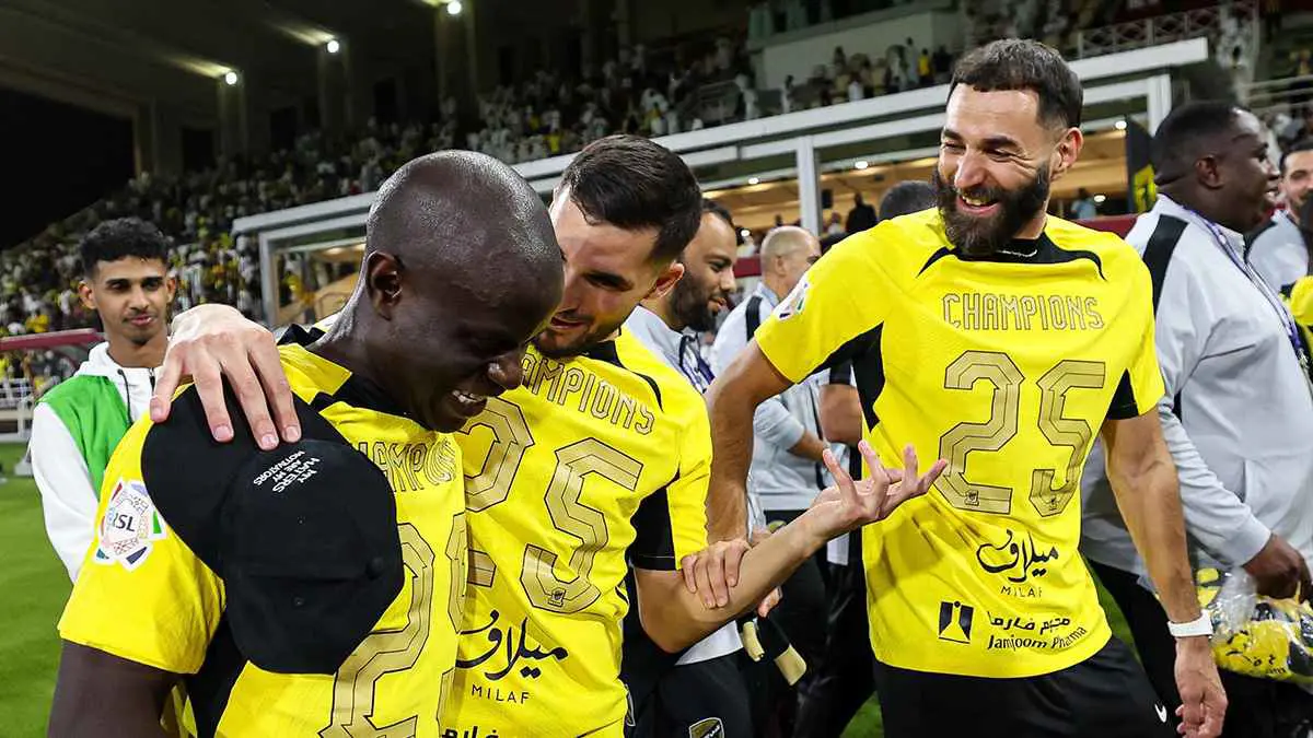 صراع الهلال والنصر وتتويج الاتحاد.. مواعيد مباريات اليوم والقنوات الناقلة