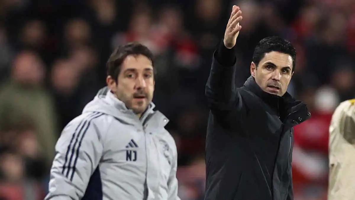 الكشف عن "بند مثير" بعقد مدرب الكرات الثابتة مع آرسنال