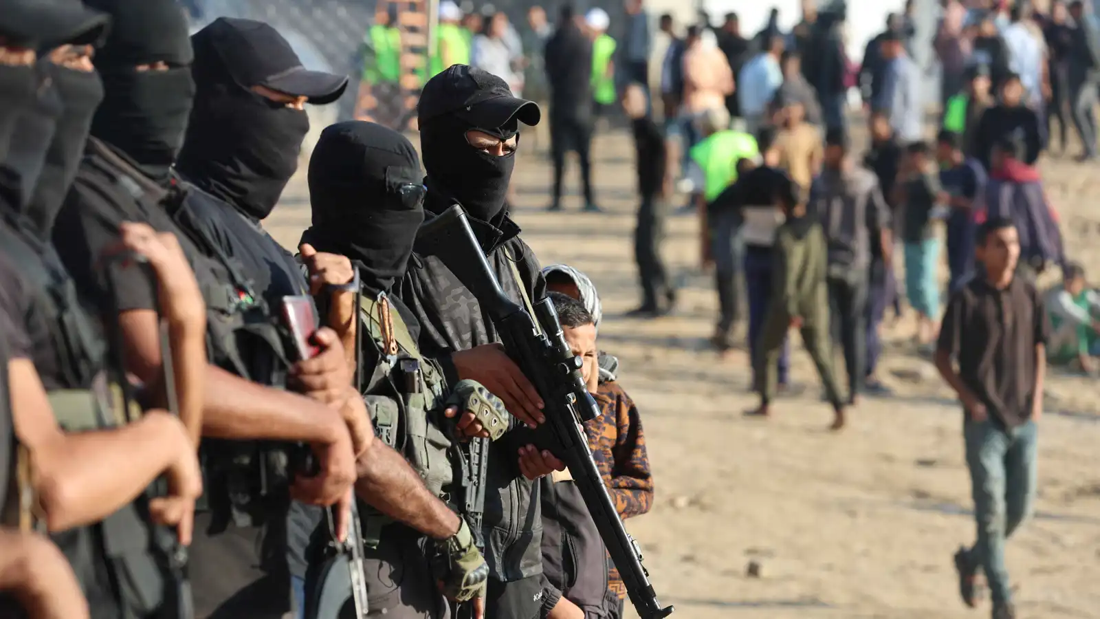 إخلاء خيام واعتقال تجار وإغلاق محال "الشاورما".. حماس تفرض قوانينها في غزة