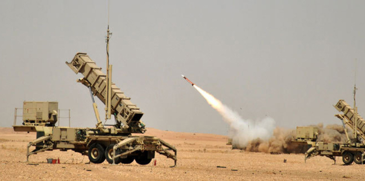 بالفيديو.. لحظة تدمير الدفاعات السعودية صاروخًا حوثيًا في سماء جازان