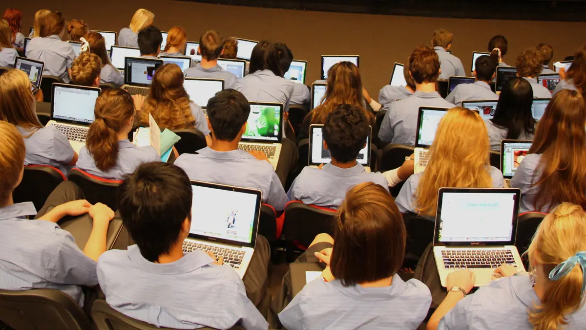 وسائل التواصل الاجتماعي في مناهج التعليم