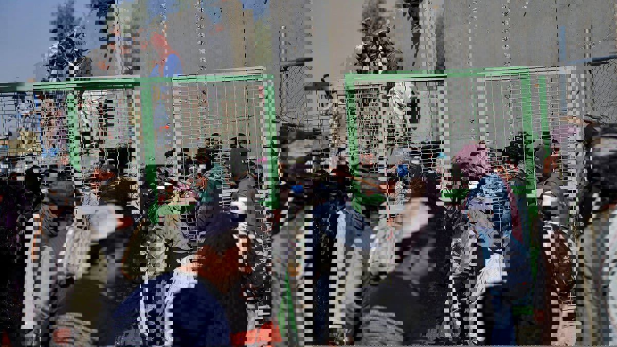 تقرير: المتطوعون يتدفقون على طالبان.. ومخاوف من أزمة أمنية مع باكستان‎‎