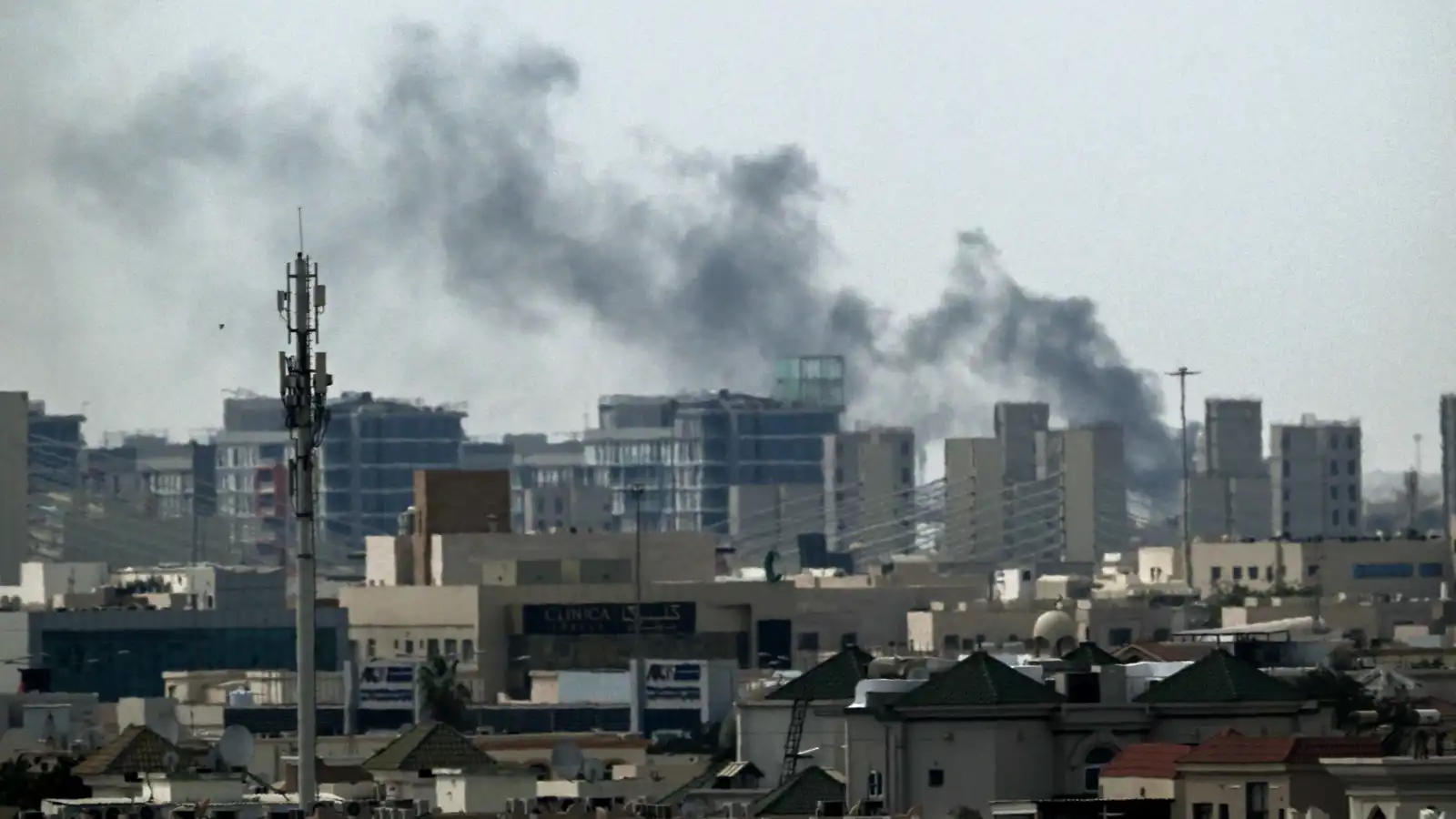 دخان يتصاعد فوق العاصمة القطرية الدوحة بعد هجمات إيرانية