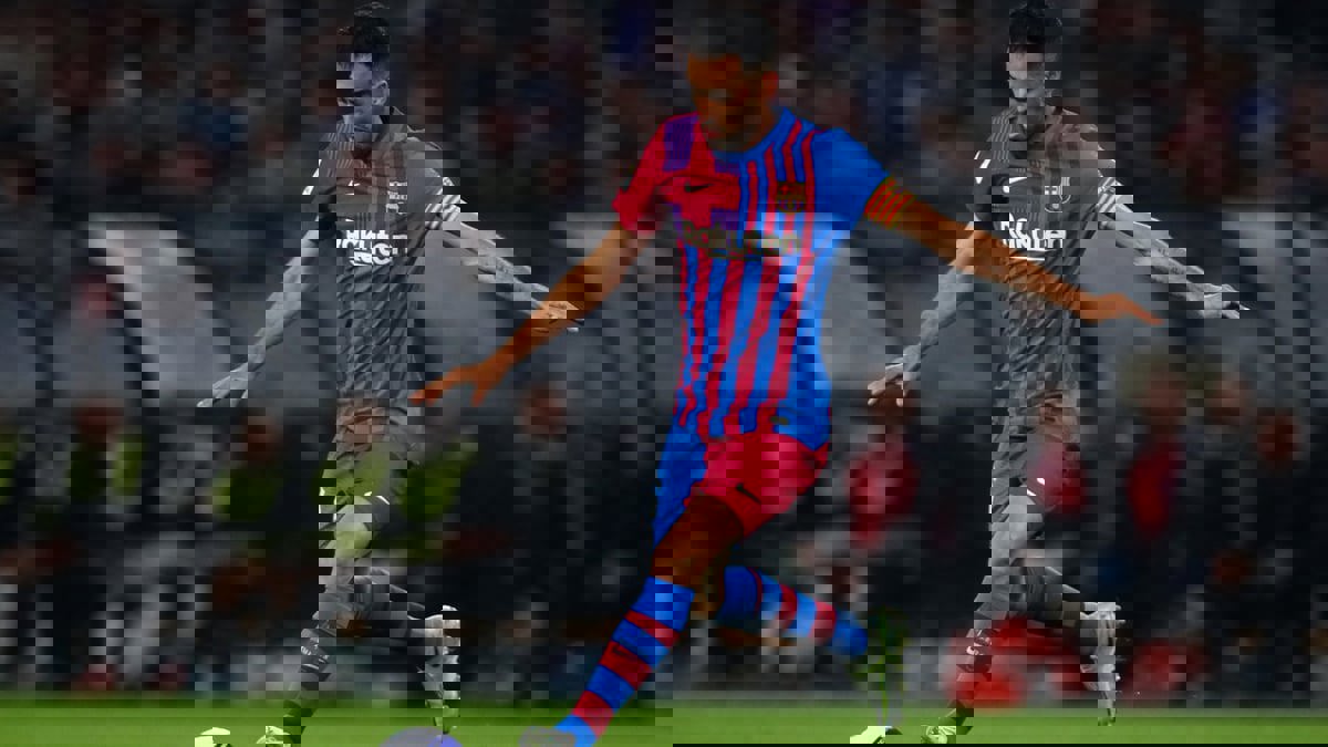 بوسكيتس لرئيس برشلونة: تحدث معي وجهًا لوجه وليس من خلال الصحافة