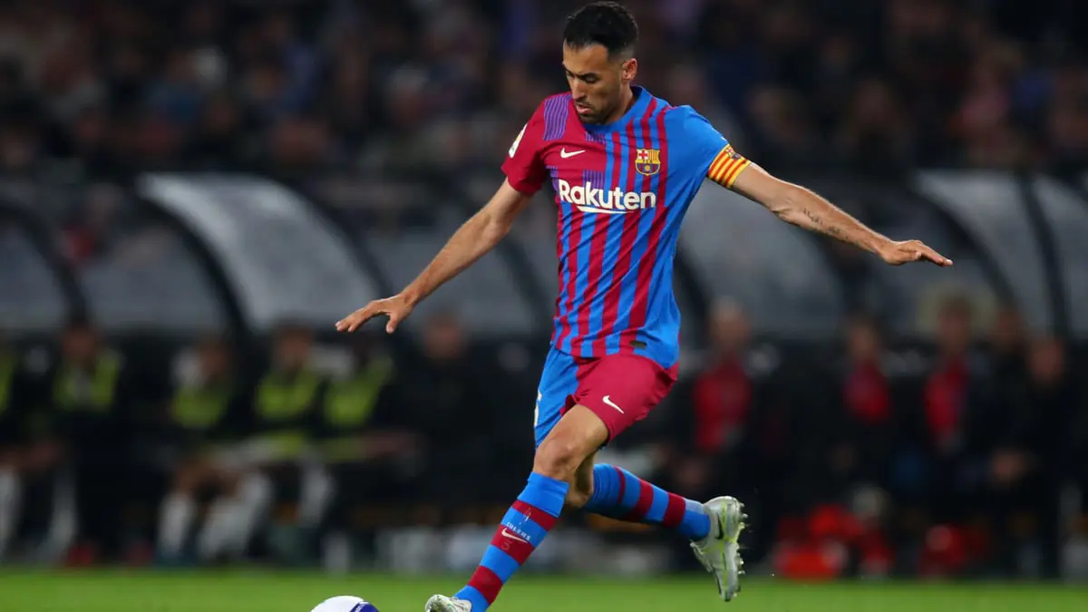 بوسكيتس لرئيس برشلونة: تحدث معي وجهًا لوجه وليس من خلال الصحافة