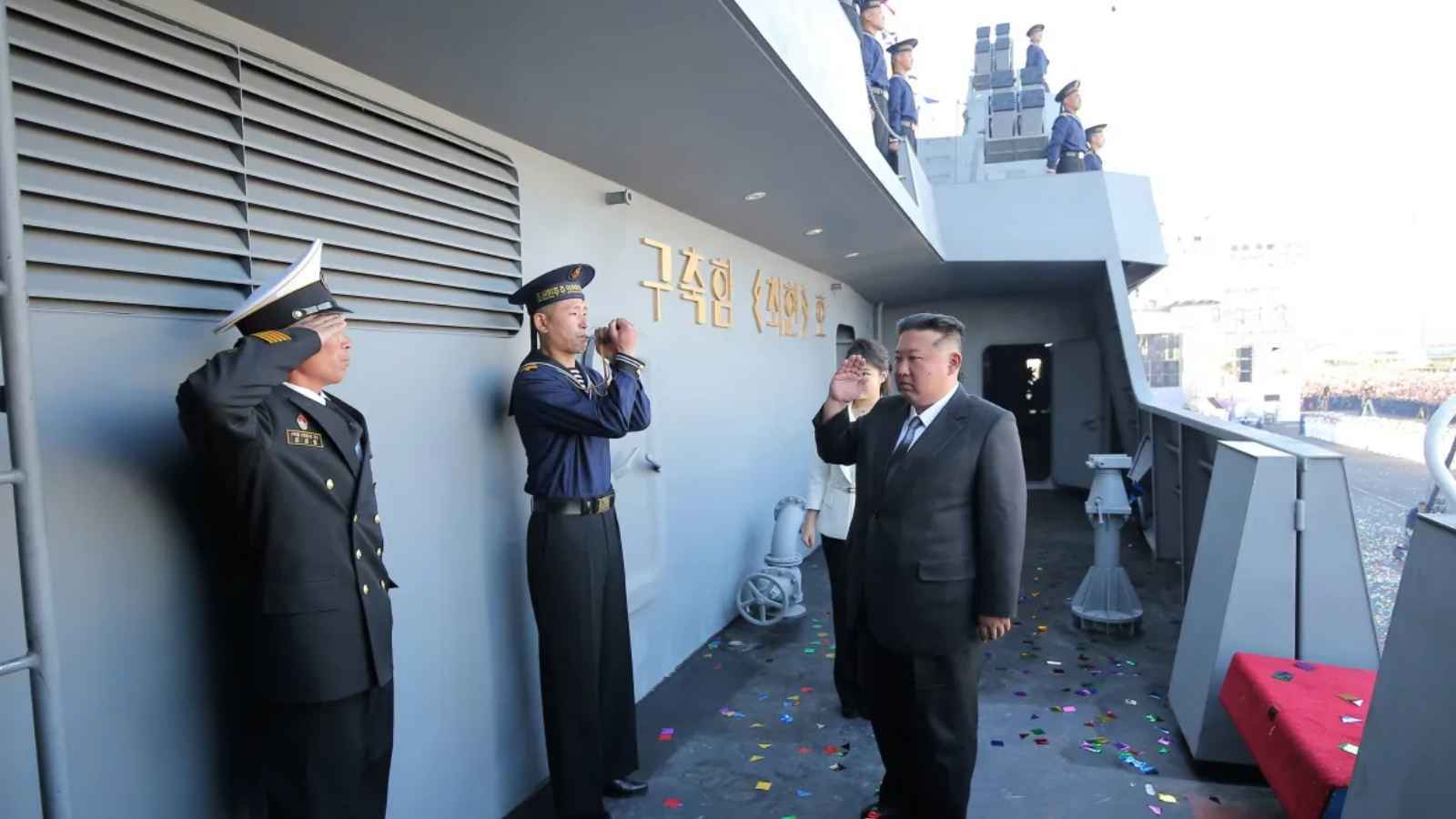 "الإطلاق الجانبي".. كلمة السر في "كارثة" المدمرة الكورية الشمالية