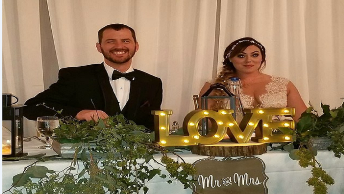 مفاجأة صادمة لعريس يوم زفافه (فيديو وصور)