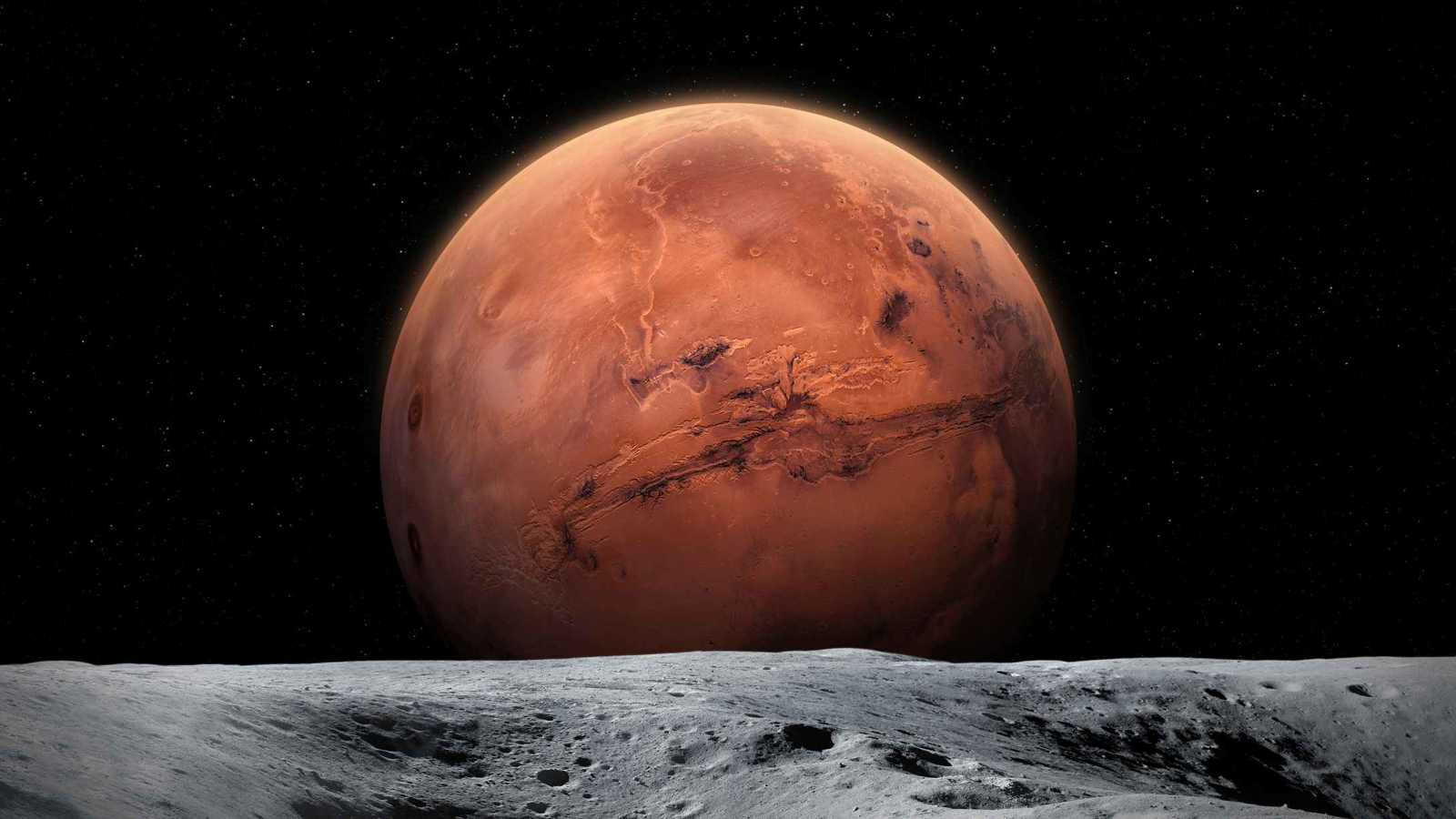 كويكب يهدد القمر عام 2032.. العلماء يدرسون 3 خيارات للإنقاذ