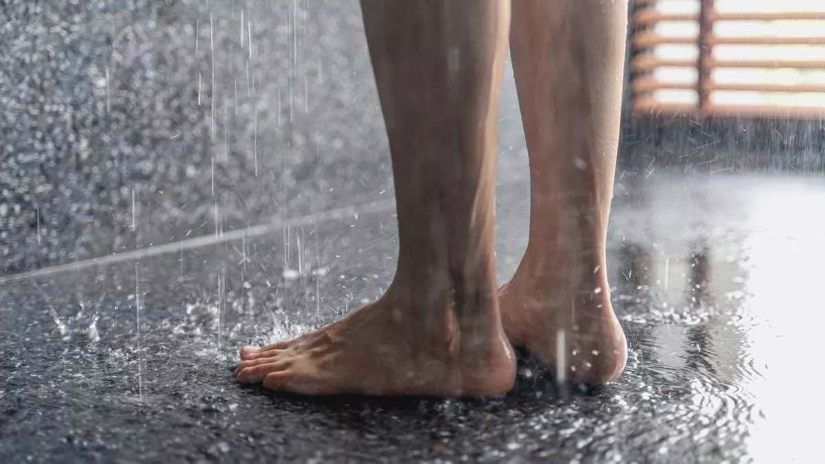 الاستحمام بماء دافئ يساعد على النوم بشكل أسرع