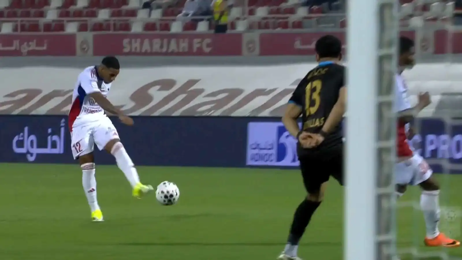 على طريقة روبرتو كارلوس.. هدف من تسديدة خرافية في الدوري الإماراتي (فيديو)