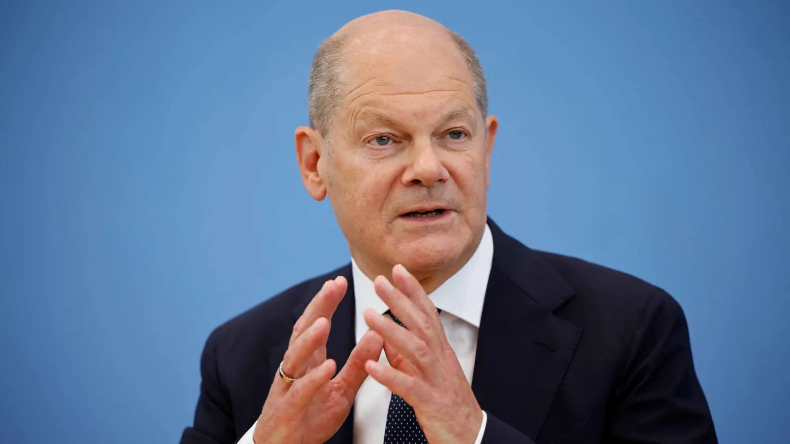 المستشار الألماني يصف خطة ترامب بشأن غزة بـ "الفضيحة"