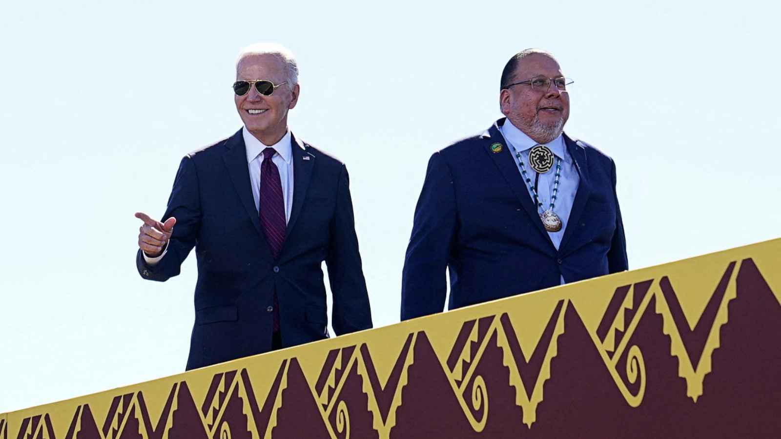 "تعتذر عن إبادة وترتكب أخرى"..  مؤيدة للفلسطينيين تحرج بايدن (فيديو)