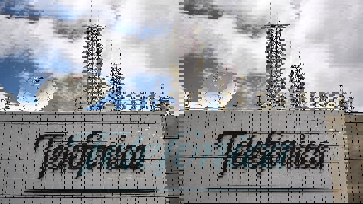 تليفونيكا تتفق مع "ستارلينك" لتوفير الإنترنت بمناطق نائية في إسبانيا
