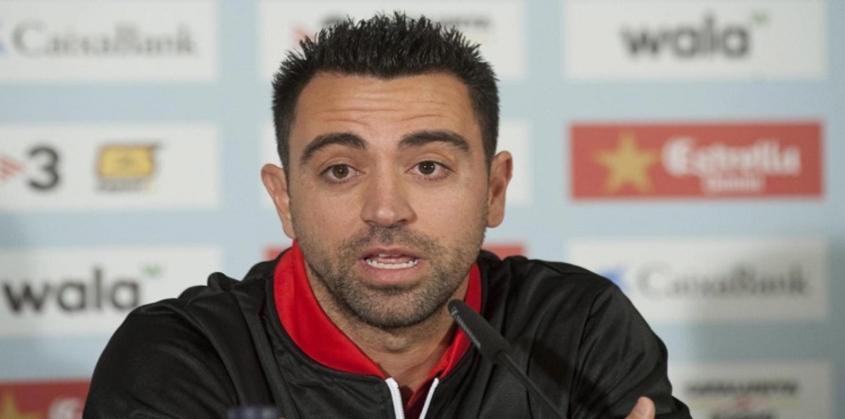 جماهير برشلونة تحتفل مع تشافي بسداسية باريس سان جيرمان في الدوحة