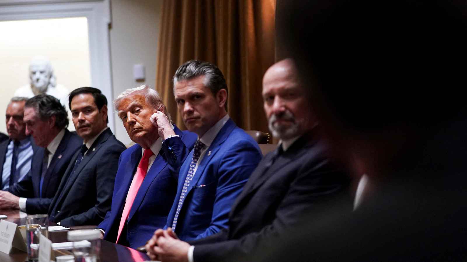 "وجها لوجه".. المحادثات الأمريكية الإيرانية ستعقد في غرفة واحدة