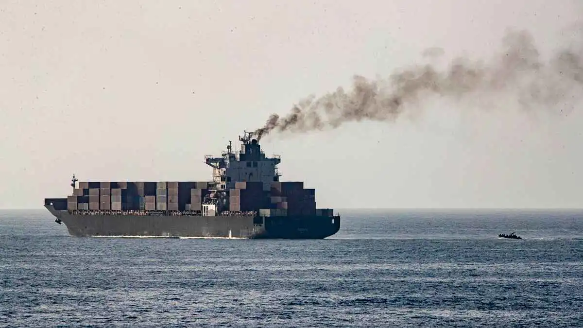 إيران تعلن تعرّض سفينة طبية لهجوم أمريكي في بحر عُمان