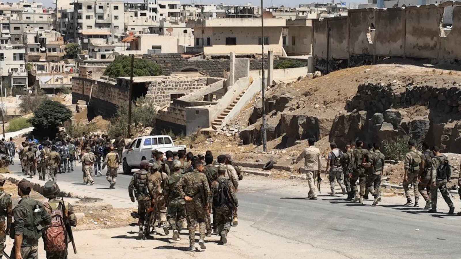 سوريا.. صفقات تنقذ كبار ضباط النظام.. والجنود في "قبضة المجهول"