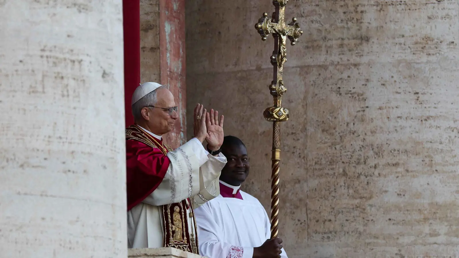 المرأة والمهاجرون وغيرها.. ما موقف "البابا لاوون" من القضايا الشائكة؟