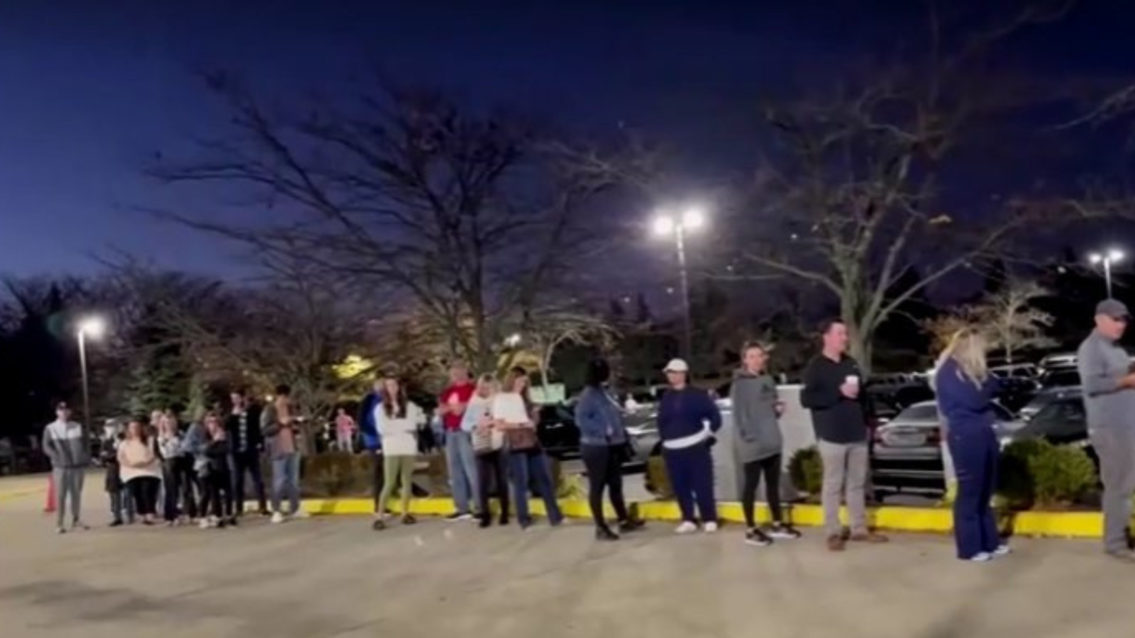 هكذا تحول مسجد إلى مركز اقتراع في الانتخابات الأمريكية (فيديو)