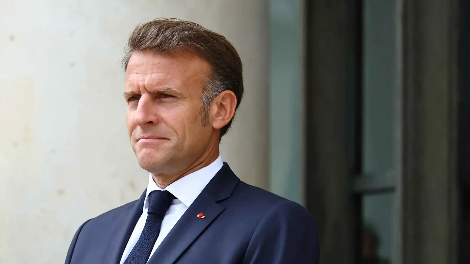 "تعانده" الديمقراطية.. لماذا يصر ماكرون على الحكم "دون أغلبية"؟