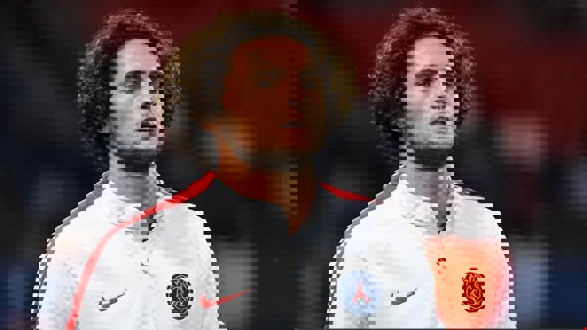 أدريان رابيو يصل مدينة تورينو تمهيدًا لتوقيع عقود انتقاله إلى يوفنتوس (شاهد)